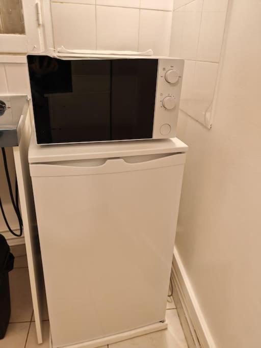 Apartamento F1 Equipe Avec Ascenseur, Parking Et Pres Des Transports Argenteuil Exterior foto