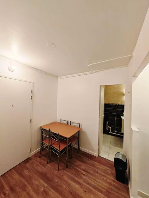 Apartamento F1 Equipe Avec Ascenseur, Parking Et Pres Des Transports Argenteuil Exterior foto