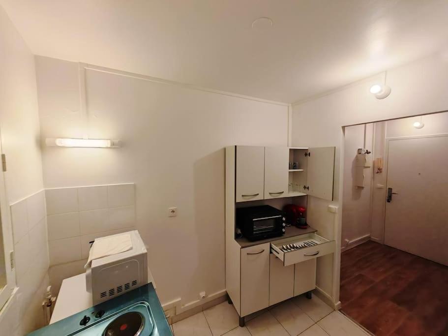 Apartamento F1 Equipe Avec Ascenseur, Parking Et Pres Des Transports Argenteuil Exterior foto