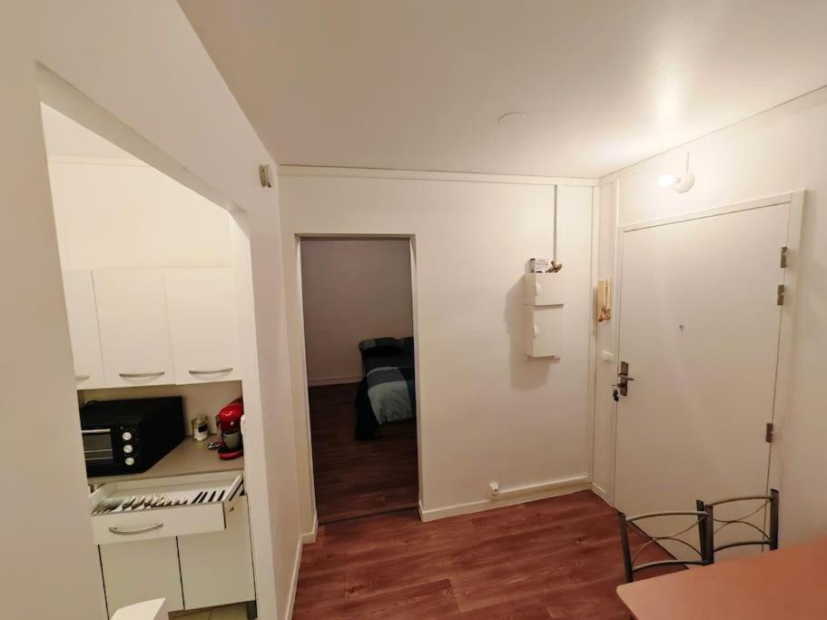 Apartamento F1 Equipe Avec Ascenseur, Parking Et Pres Des Transports Argenteuil Exterior foto