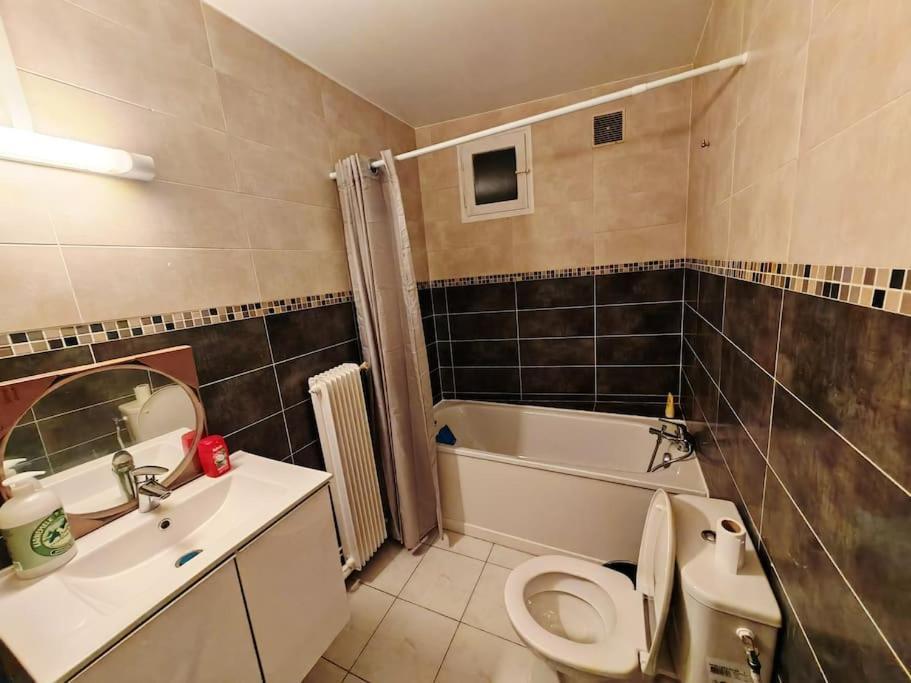 Apartamento F1 Equipe Avec Ascenseur, Parking Et Pres Des Transports Argenteuil Exterior foto