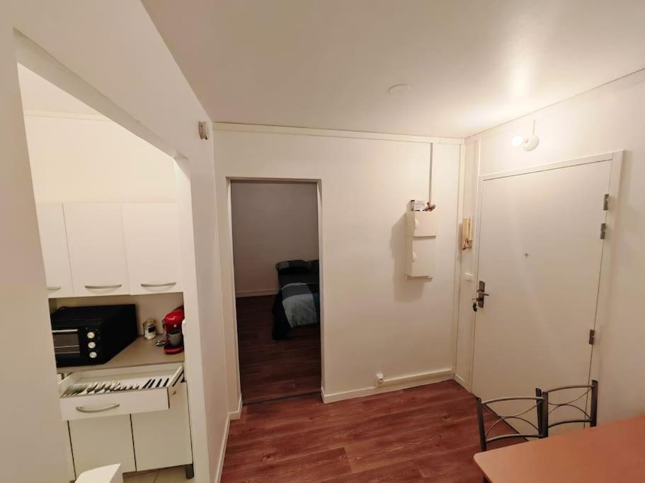 Apartamento F1 Equipe Avec Ascenseur, Parking Et Pres Des Transports Argenteuil Exterior foto